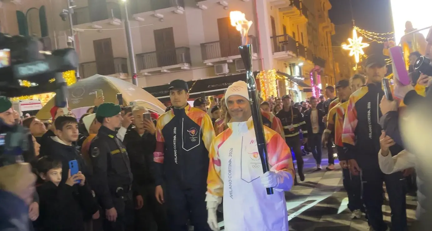 La Calabria abbraccia la Fiamma olimpica: Reggio si “accende” verso Milano Cortina 2026