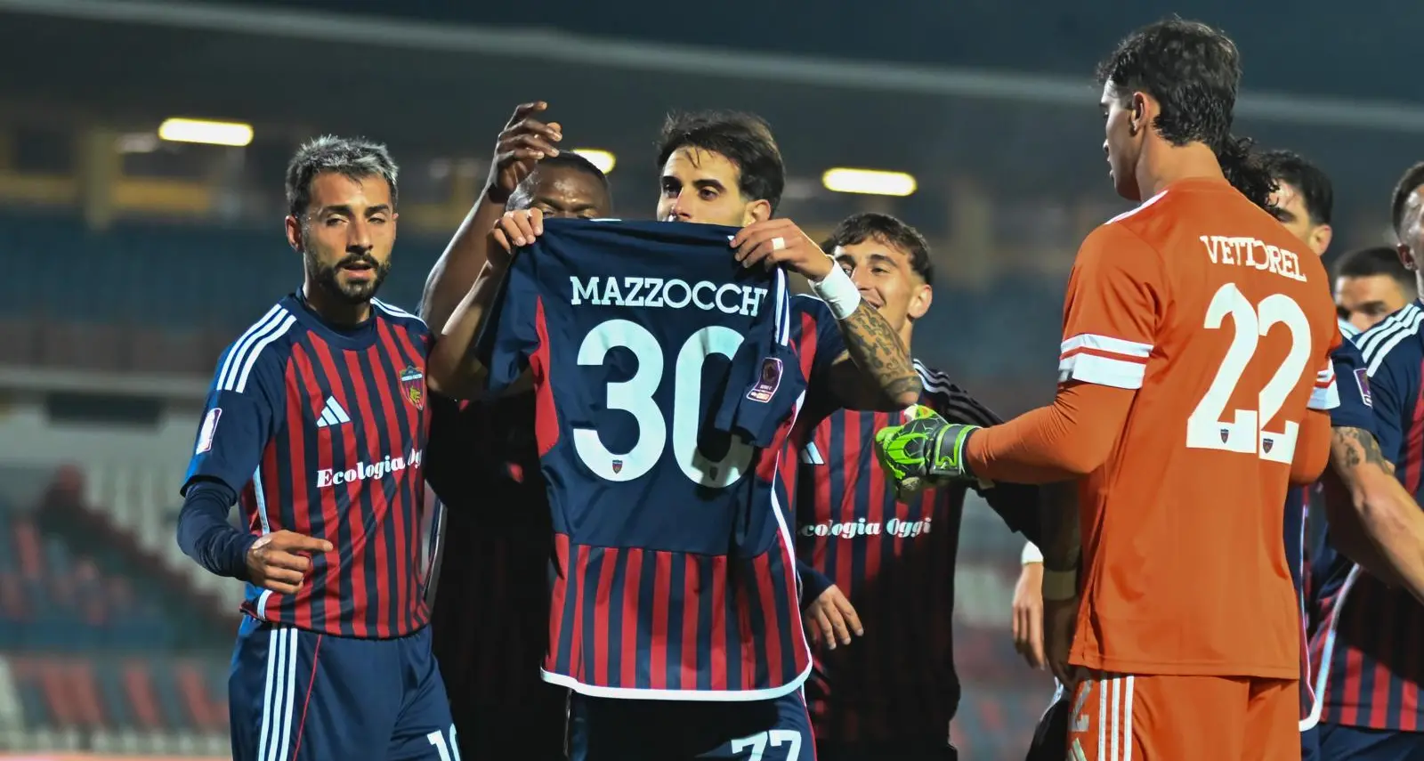 Il Cosenza batte la Cavese, vittoria sofferta con dedica a Mazzocchi: finale: 2-1