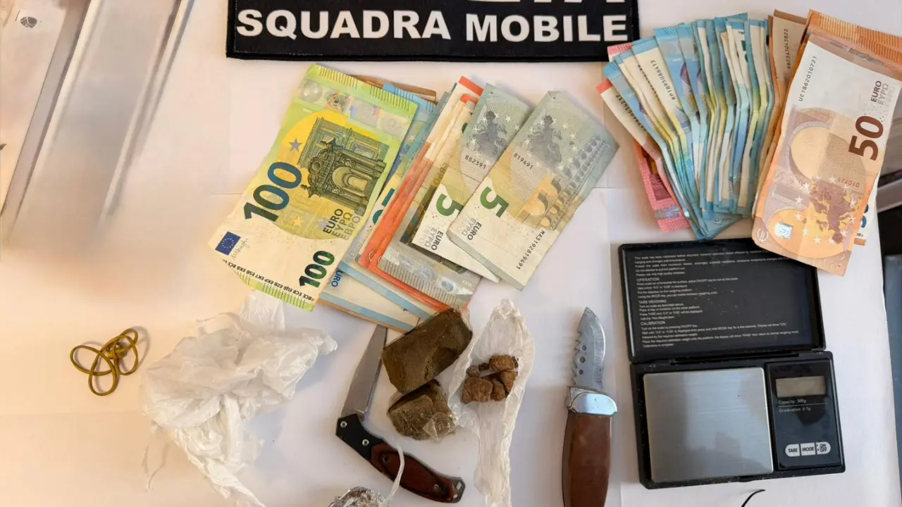 Droga, un arresto a San Calogero: eroina e hashish nascosti in cucina. Gli esiti della maxi operazione nazionale\n