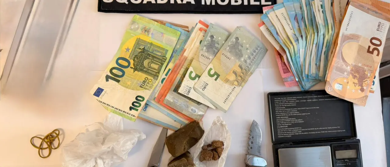 Droga, un arresto a San Calogero: eroina e hashish nascosti in cucina. Gli esiti della maxi operazione nazionale\n