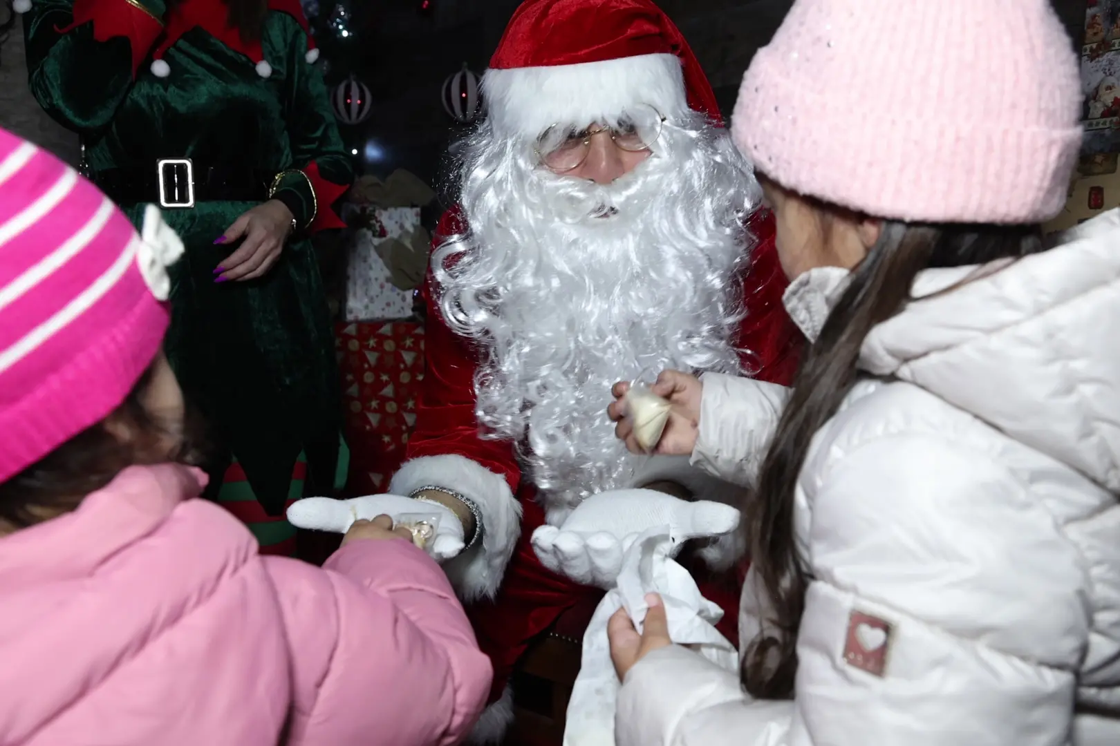 Catapultati in un’atmosfera magica: nel Vibonese Babbo Natale incontra Gesù, qui la festa diventa simbolo di\u00A0comunità e carità\n