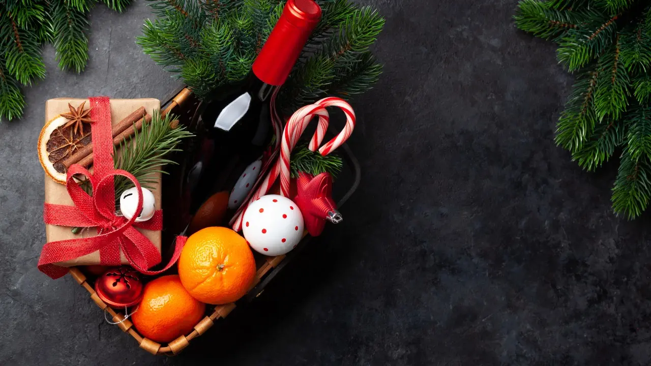 Quasi dieci miliardi di spesa e budget in risalita per gli italiani a Natale: boom dei cesti enogastronomici\n