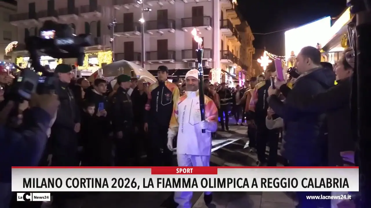 Milano Cortina 2026, la fiamma olimpica a Reggio Calabria
