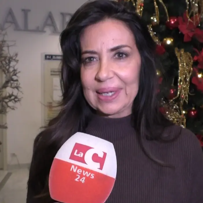 \"Tradita\": il dolore e il riscatto di una donna nel romanzo di Maria Carboni presentato a Catanzaro con Manuela Arcuri\n