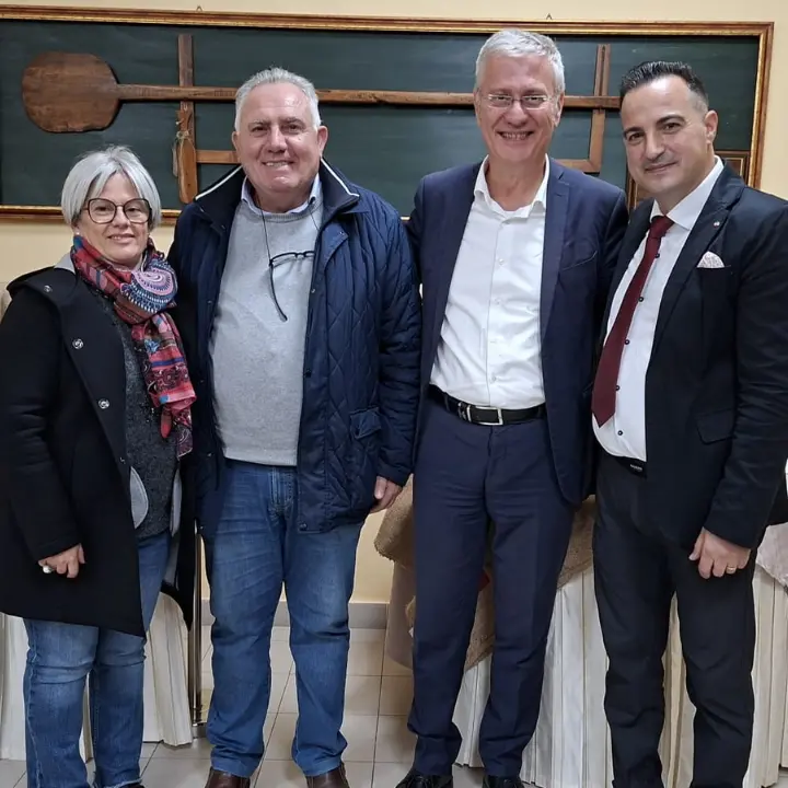 Gli studenti dell’Iis di Tropea scoprono il mondo delle bollicine con una masterclass di fine anno tra teoria e degustazioni\n