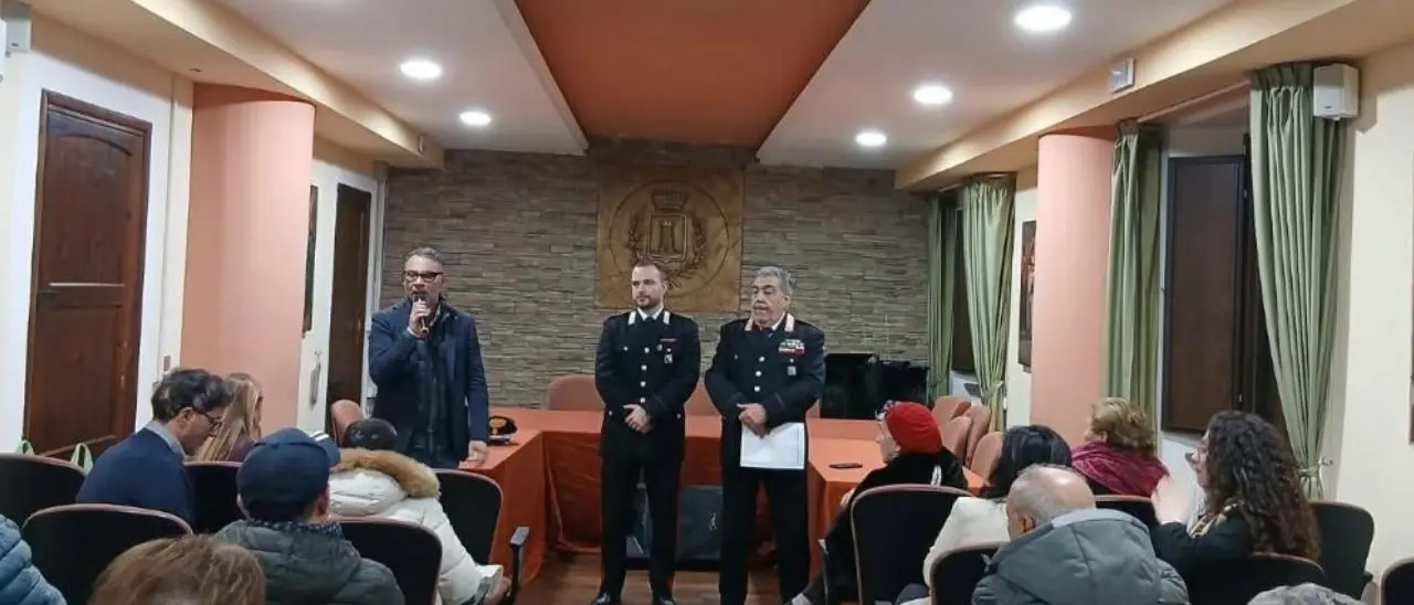 A Soriano incontro con i carabinieri sulle truffe agli anziani, il sindaco: «Al minimo sospetto rivolgersi sempre alle istituzioni»