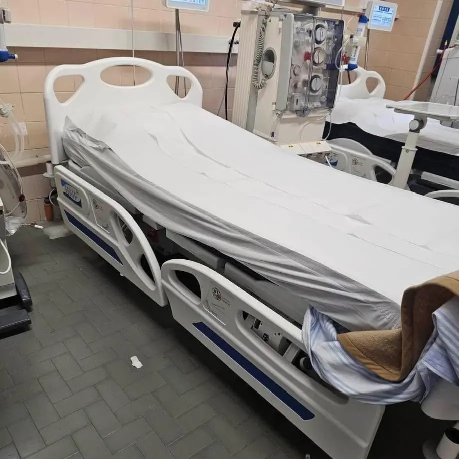Ospedale di Locri, reparto di Dialisi senza lenzuola per i pazienti ricoverati: «Vergognoso e da Terzo mondo»\n
