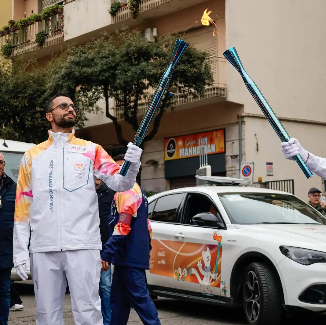 La Fiaccola olimpica di Milano-Cortina 2026 fa tappa anche a Cosenza\u00A0| FOTOGALLERY