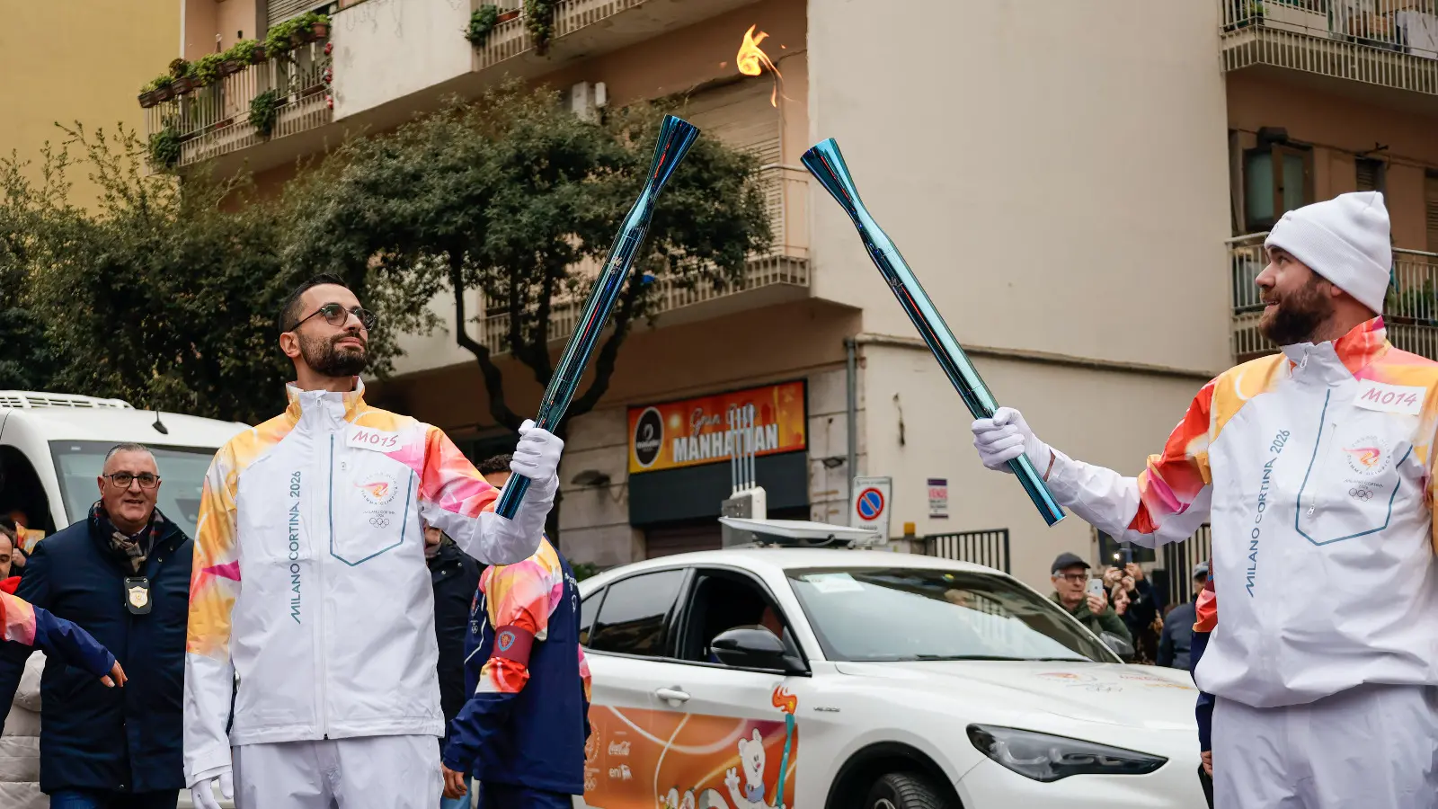 Tappa a Cosenza per la Fiaccola olimpica di Milano-Cortina 2026 che saluta la Calabria - FOTOGALLERY