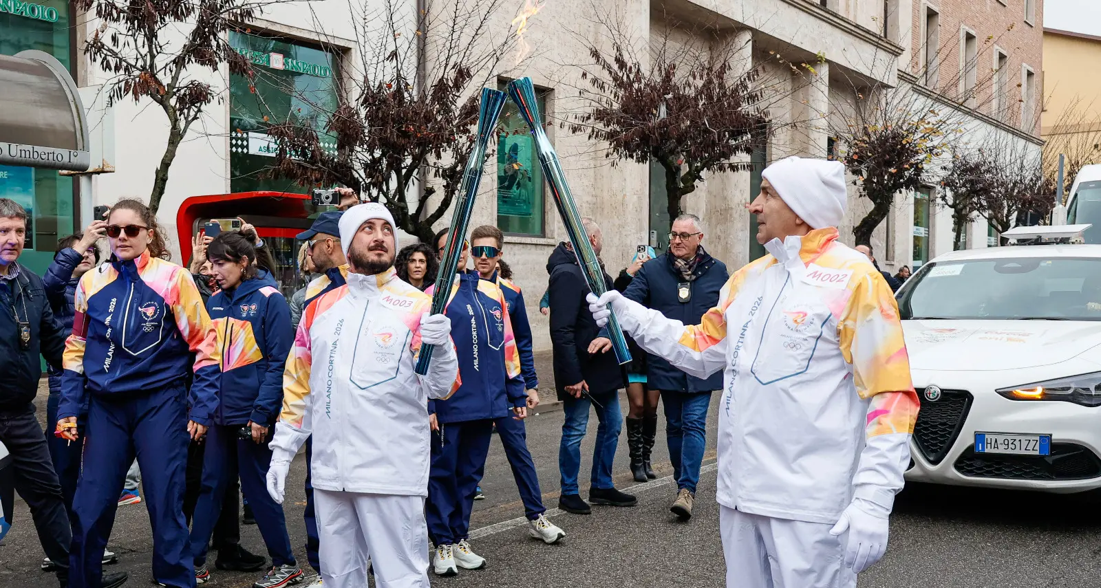 Tappa a Cosenza per la Fiaccola olimpica di Milano-Cortina 2026 che saluta la Calabria - FOTOGALLERY