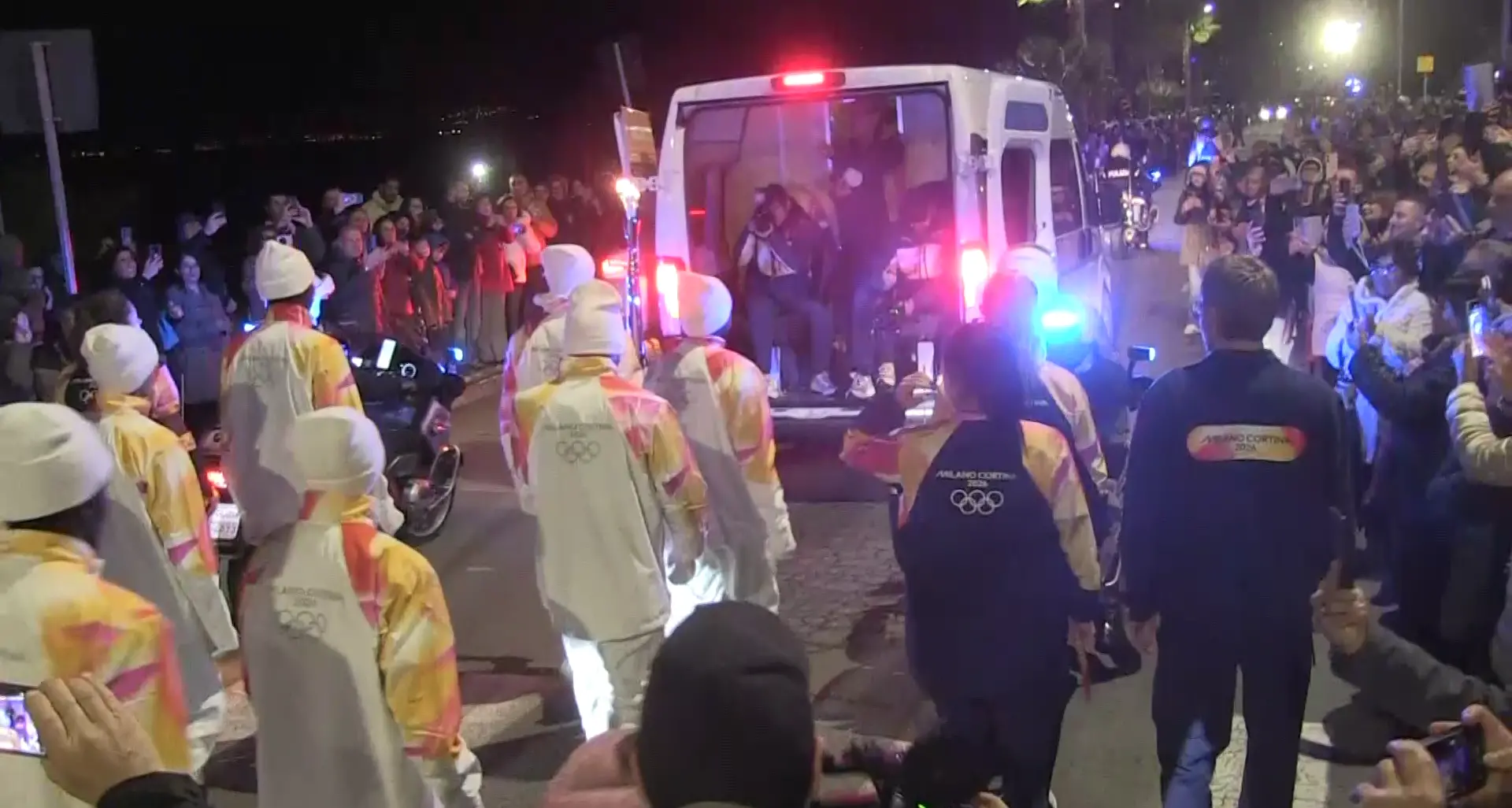 Fiamma olimpica: il “calore” della città, l’orgoglio di Iemma e Battaglia, gli occhi lucidi di Palanca