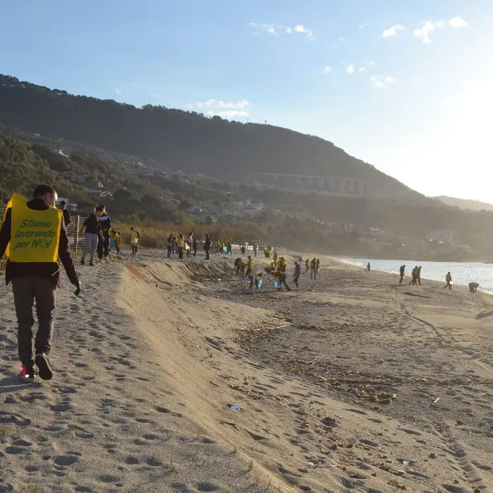 Puliamo il Parco Marino, studenti dell’Istituto Nautico di Pizzo in prima linea: «Stiamo lavorando per noi e per il futuro del nostro mare»\n