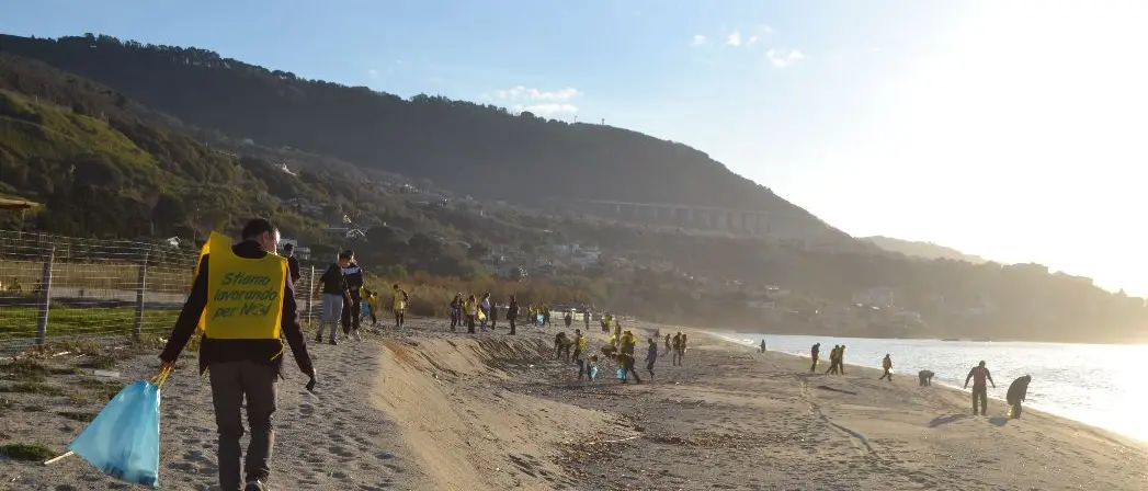 Puliamo il Parco Marino, studenti dell’Istituto Nautico di Pizzo in prima linea: «Stiamo lavorando per noi e per il futuro del nostro mare»\n