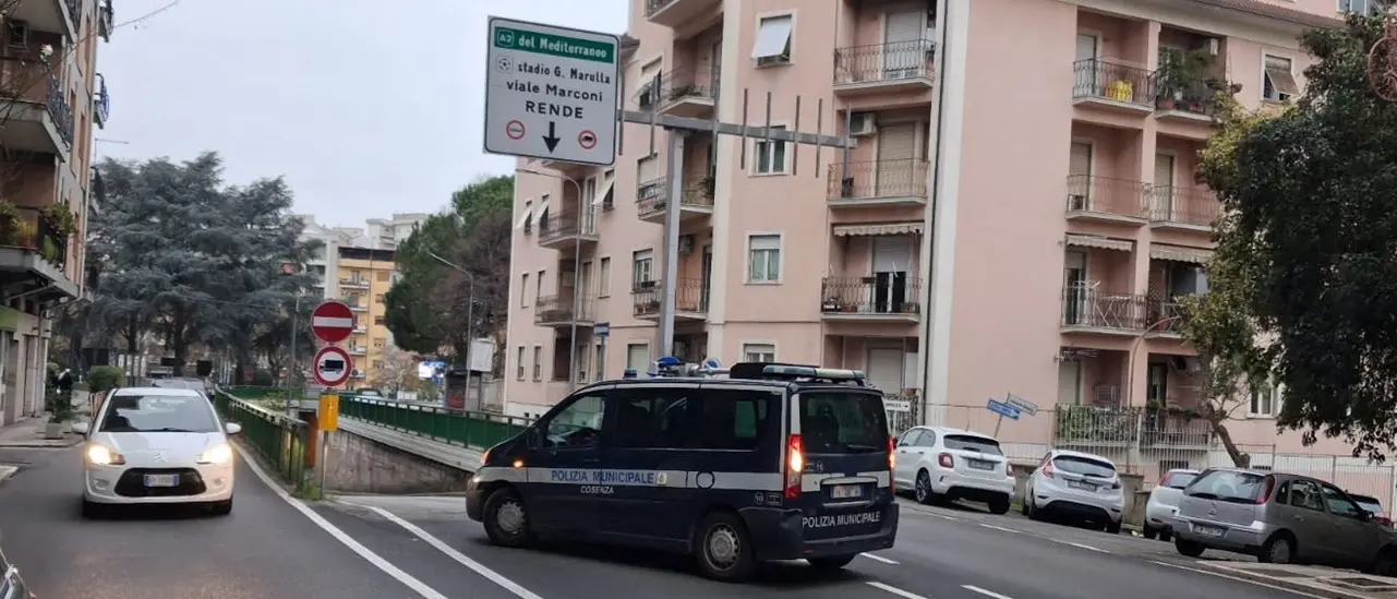 Cosenza, voragine nel sottopasso che dá sull’A2. Traffico interdetto\n