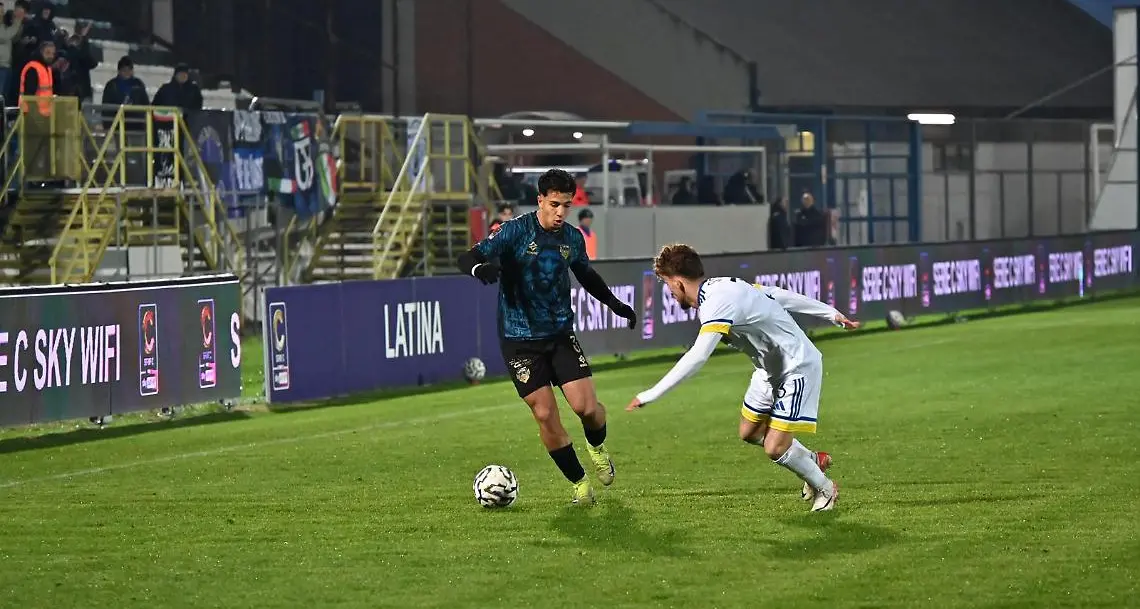 Latina–Crotone 1-1, pareggio al “Francioni”: un punto a testa tra errori, reazioni e occasioni mancate\n