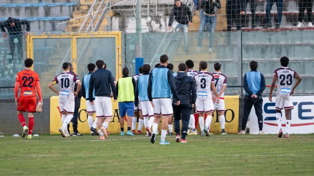 Vibonese, pari amaro per i rossoblù che si fanno rimontare dall'Acireale. La partita finisce 2-2\n
