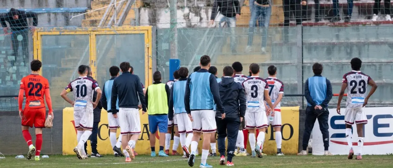 Vibonese, pari amaro per i rossoblù che si fanno rimontare dall'Acireale. La partita finisce 2-2\n