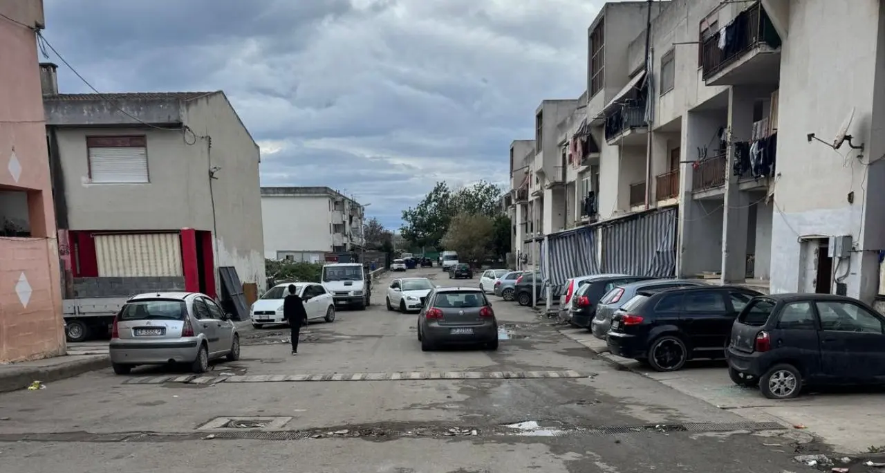 «C’è chi si diverte e chi neppure mangia»: le feste alla Ciambra di Gioia Tauro tra solitudine, solidarietà e speranza\n