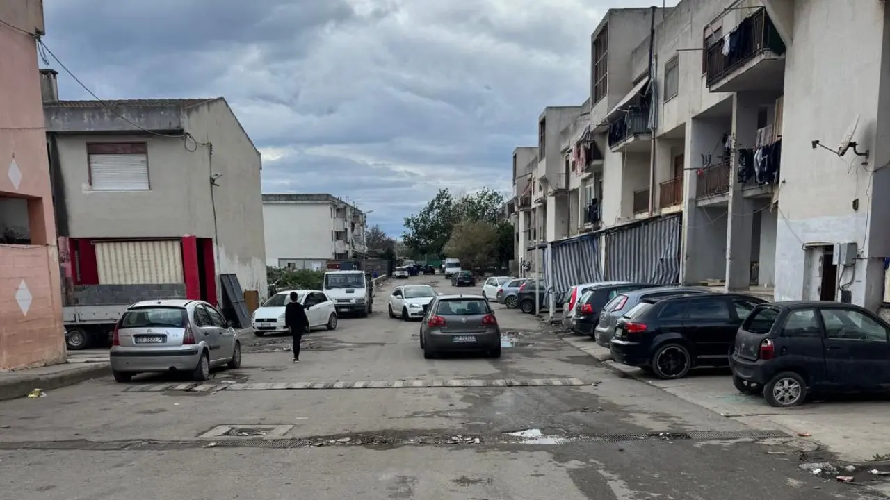 «C’è chi si diverte e chi neppure mangia»: le feste alla Ciambra di Gioia Tauro tra solitudine, solidarietà e speranza\n