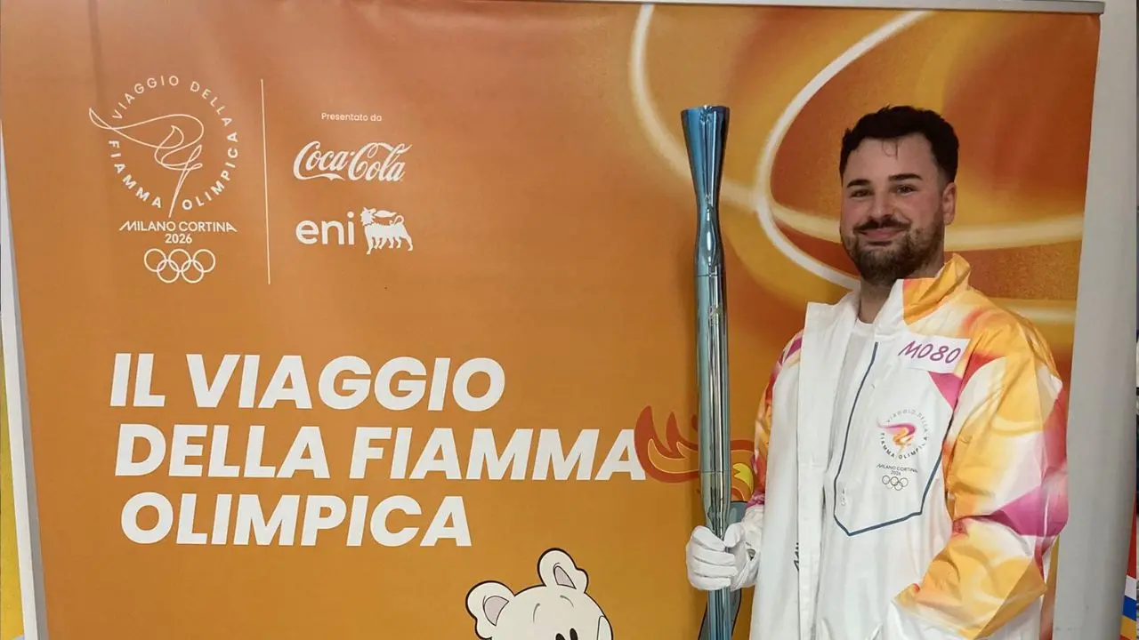 La luce della speranza: un giovane calabrese sconfigge il bullismo e porta la Torcia Olimpica: «Turbinio di emozioni»\n