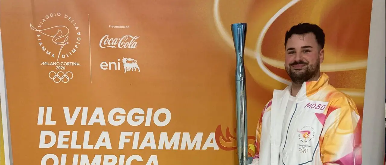 La luce della speranza: un giovane calabrese sconfigge il bullismo e porta la Torcia Olimpica: «Turbinio di emozioni»\n