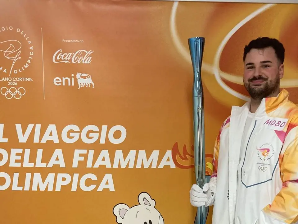 La luce della speranza: un giovane calabrese sconfigge il bullismo e porta la Torcia Olimpica: «Turbinio di emozioni»