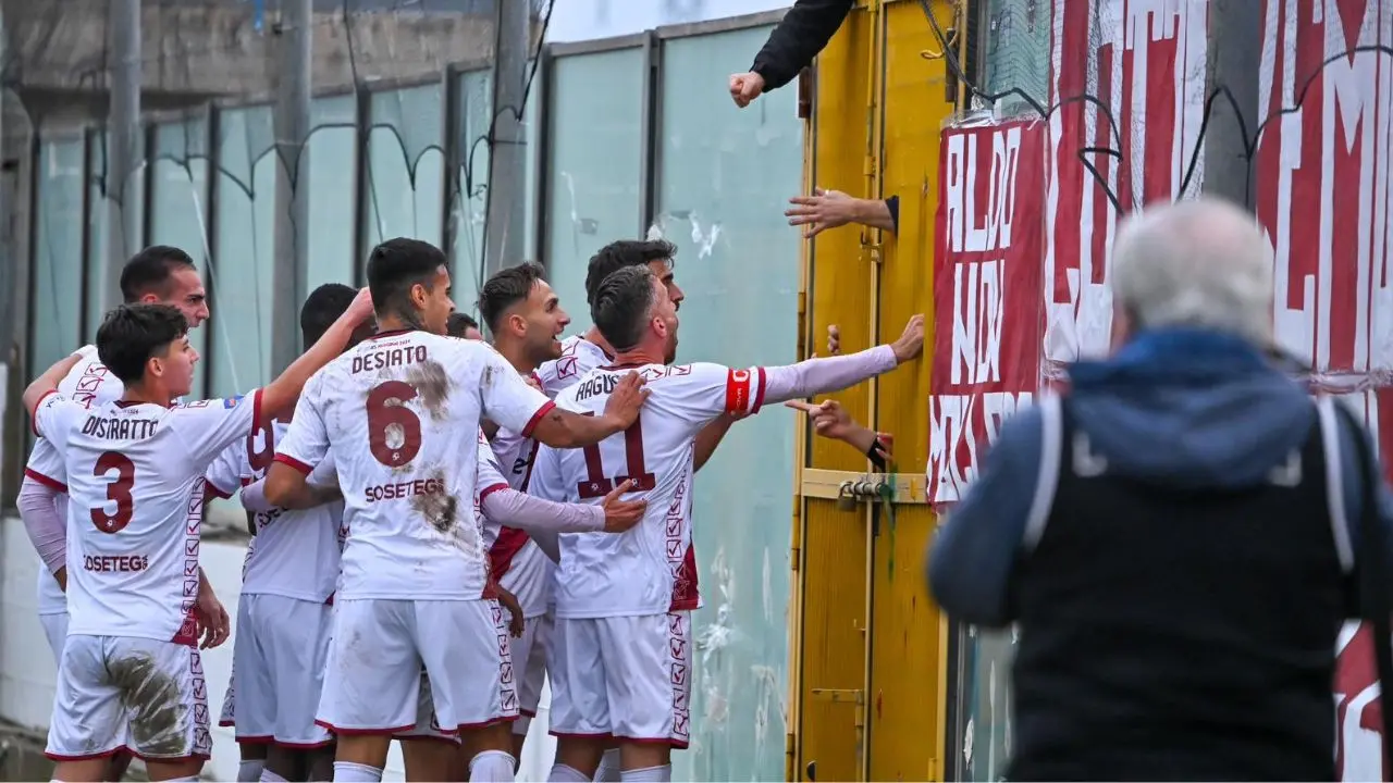 Serie D, le calabresi salutano il 2025. Quinta vittoria di fila per la Reggina e play off a un punto. Pari della Vigor in casa dell’Igea Virtus