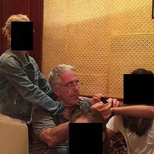 Traffico sessuale a New York, il dipartimento di Giustizia ripubblica 119 pagine dei file Epstein senza omissis\n