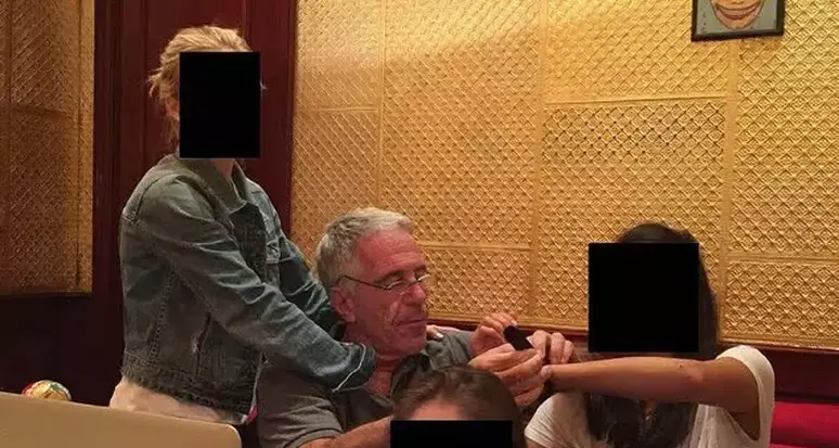 Traffico sessuale a New York, il dipartimento di Giustizia ripubblica 119 pagine dei file Epstein senza omissis\n