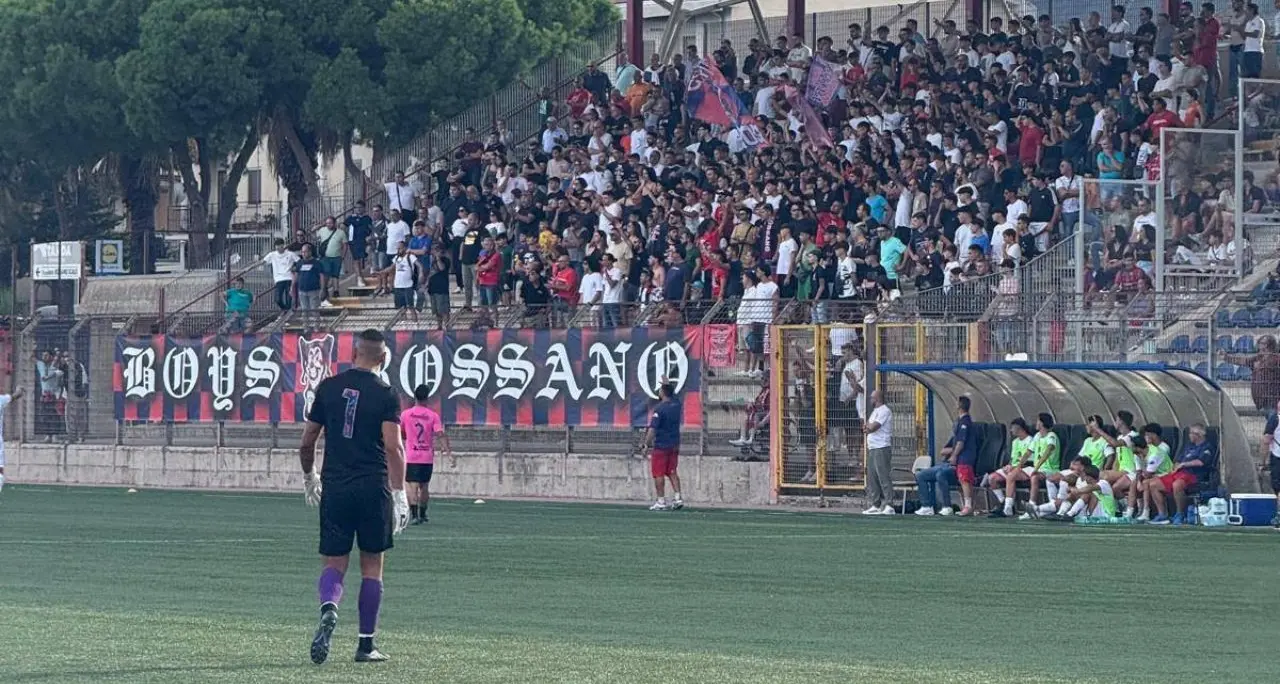 Eccellenza, la Rossanese archivia il 2025 e il momento nero. Aloisi: «Nel ritorno faremo meglio, siamo sulla strada giusta»\n