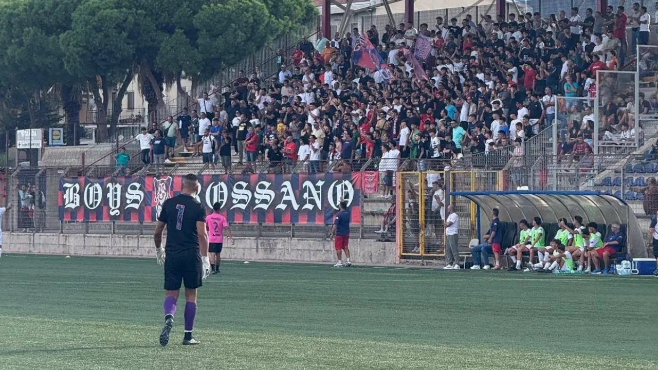 Eccellenza, la Rossanese archivia il 2025 e il momento nero. Aloisi: «Nel ritorno faremo meglio, siamo sulla strada giusta»\n