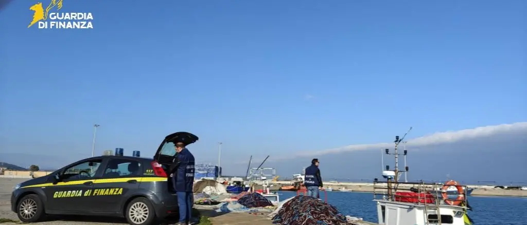 Lavoro irregolare nel settore marittimo, 30mila euro di sanzioni dopo i controlli lungo la costa calabrese