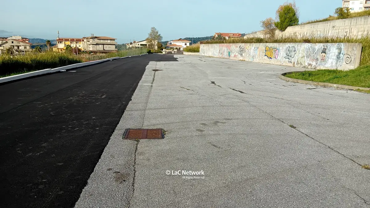 Elisoccorso a Catanzaro, l’area per la manovra dei mezzi aerei come un parcheggio in disuso: senza segnaletica