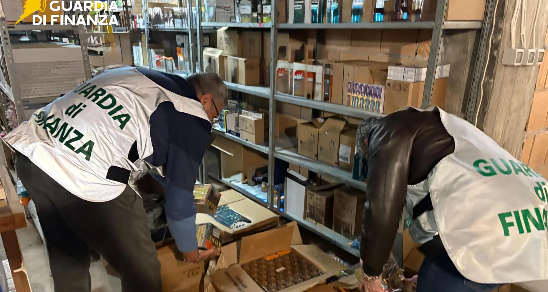 Maxi sequestro di fuochi d'artificio nel cosentino, un carico da una tonnellata\u00A0| VIDEO