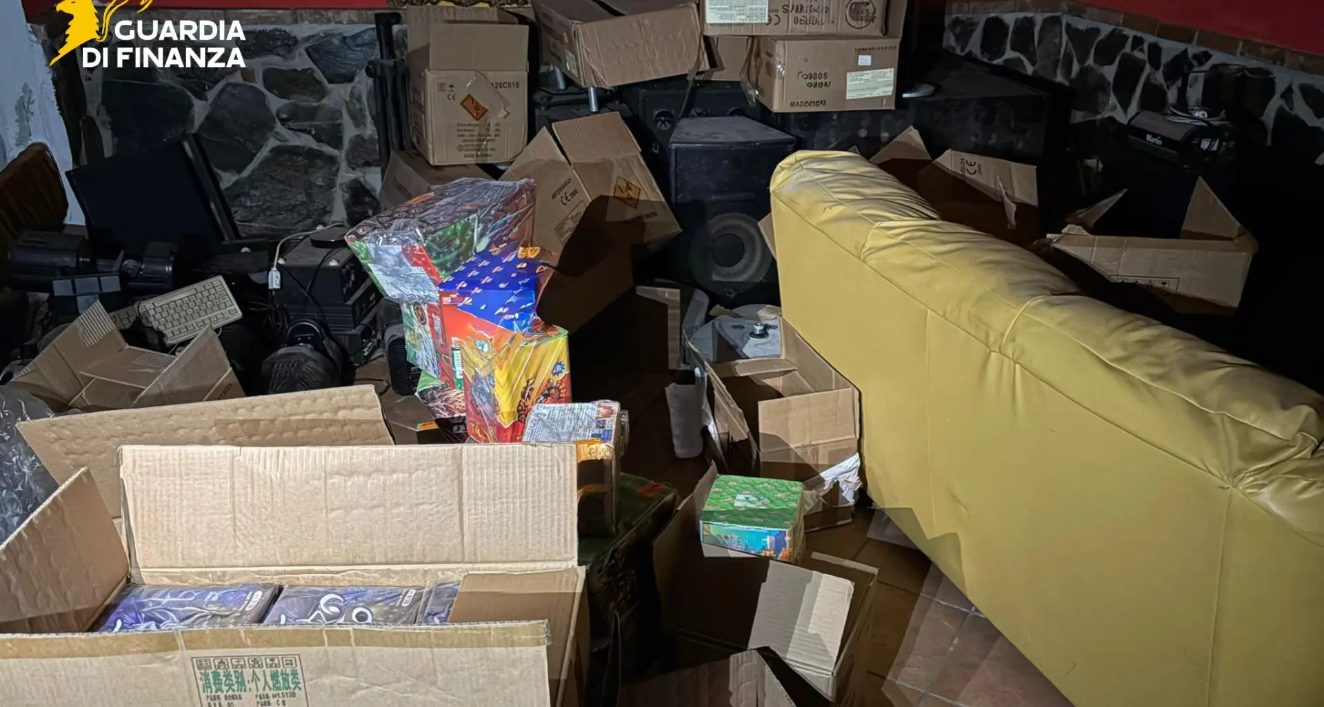 Sequestro di fuochi d'artificio illegali nel Cosentino