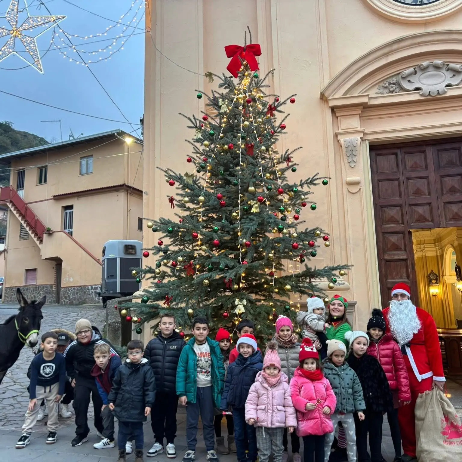 Arasì, un pomeriggio di gioia e tradizione con “Arriva Babbo Natale”\n