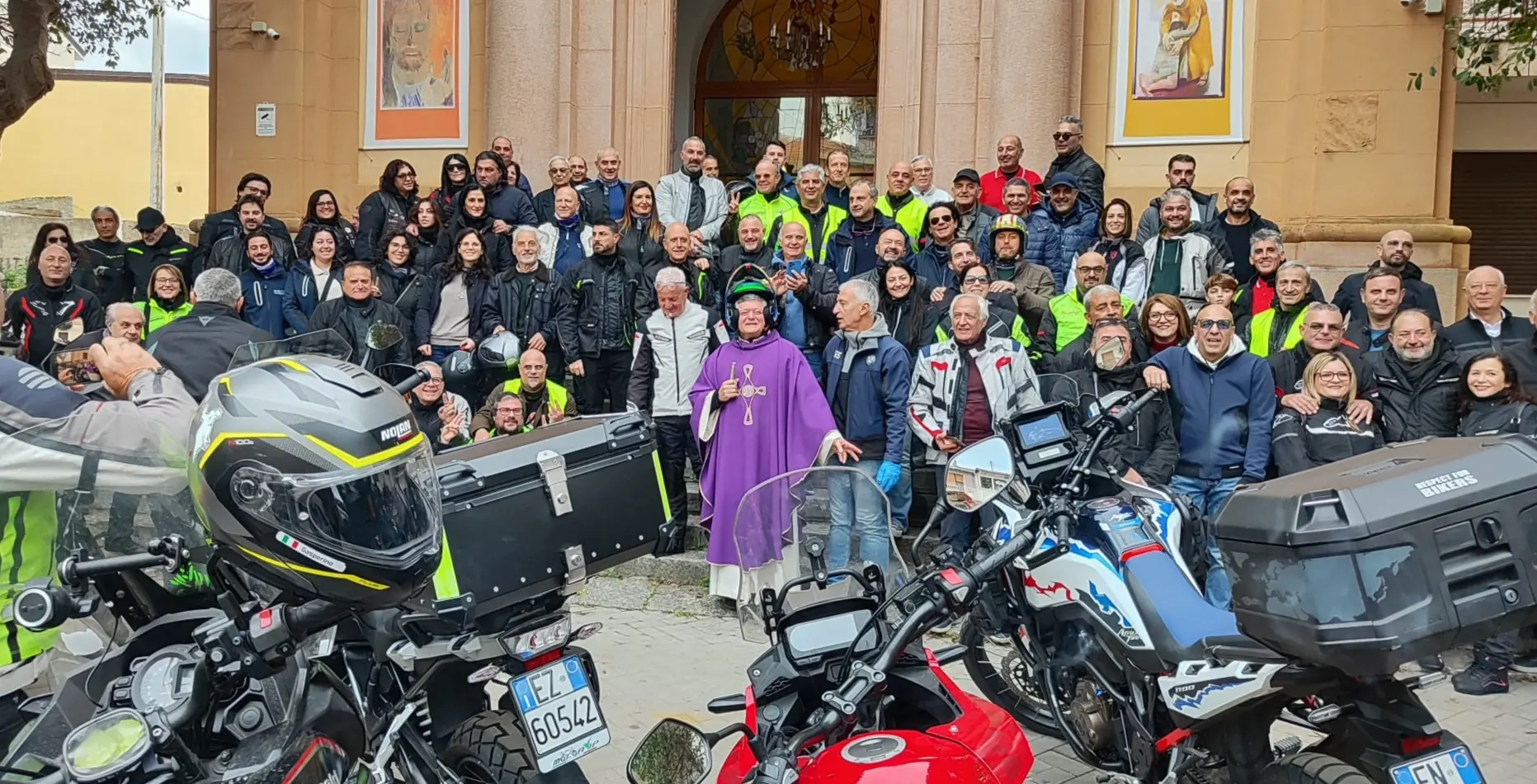Benedizione dei caschi e Santa Messa per i motociclisti nella Parrocchia di S. Biagio Vescovo\n