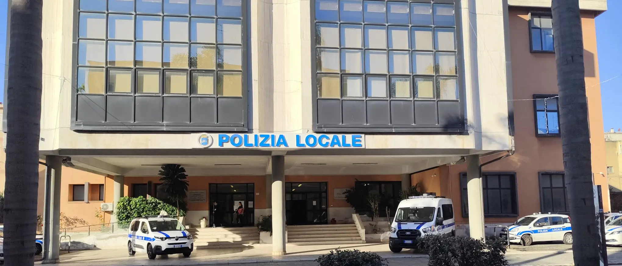 Prossimità e fiducia, due nuove stazioni mobili per la Municipale: «La sicurezza è un sistema integrato, a cui partecipiamo tutti noi»\n
