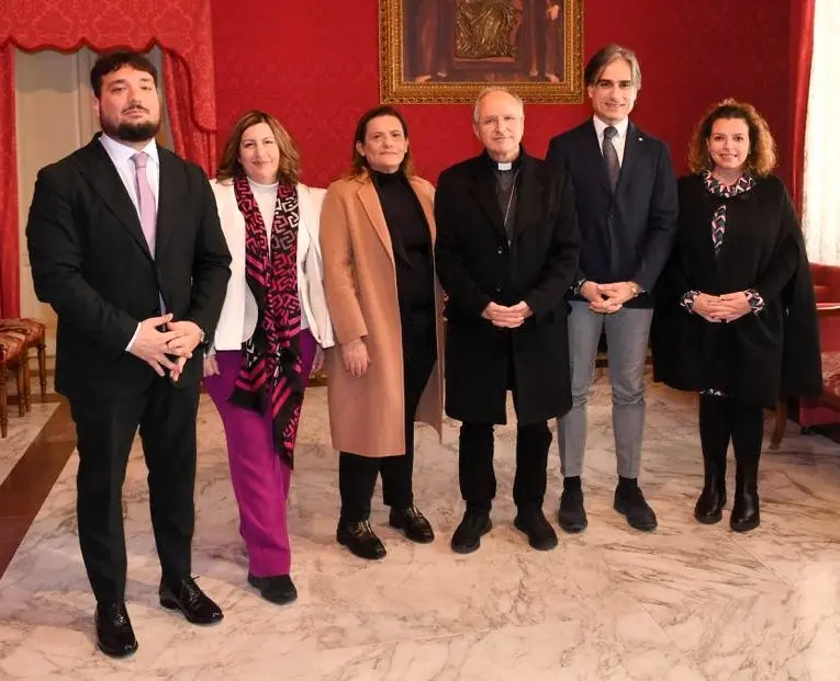 Scambio di auguri con l’Arcivescovo Morrone, Falcomatà: «Guida solida per la nostra comunità»\n