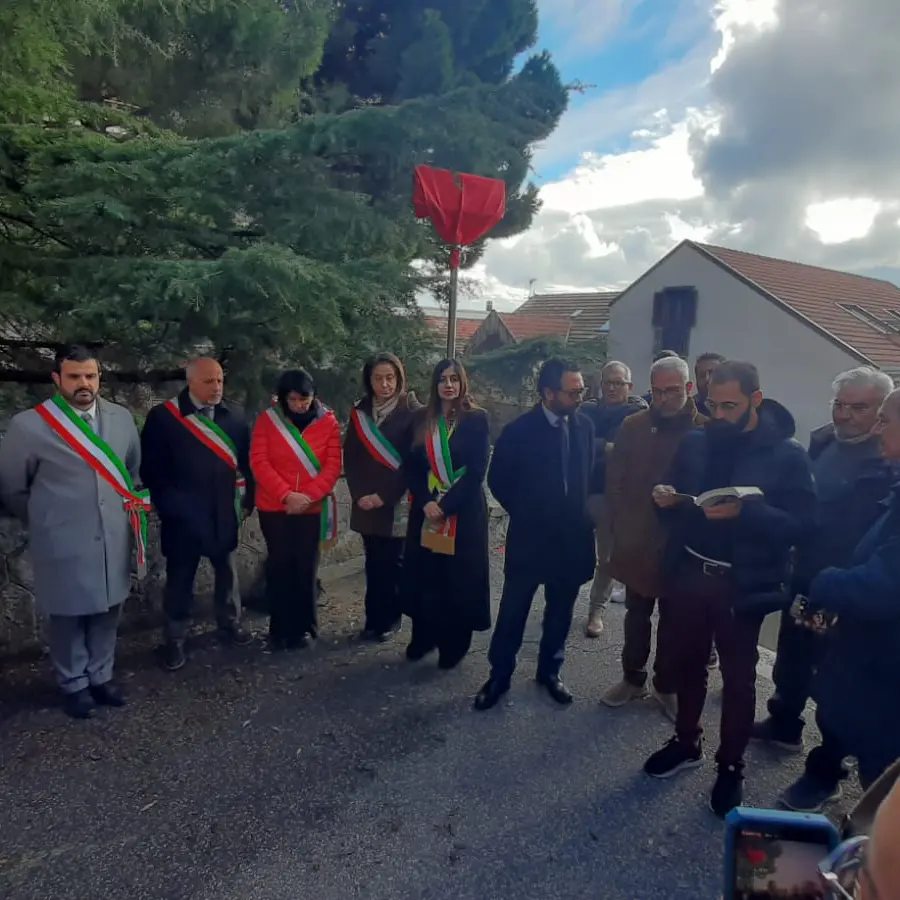 Tragedia ferroviaria della Fiumarella, Catanzaro intitola la scalinata “degli studenti” alle vittime dell'incidente
