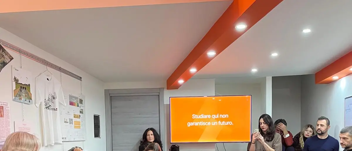 “È facile parlare”, i giovani di Reggio prendono la parola: rabbia, sogni e futuro possibile\n