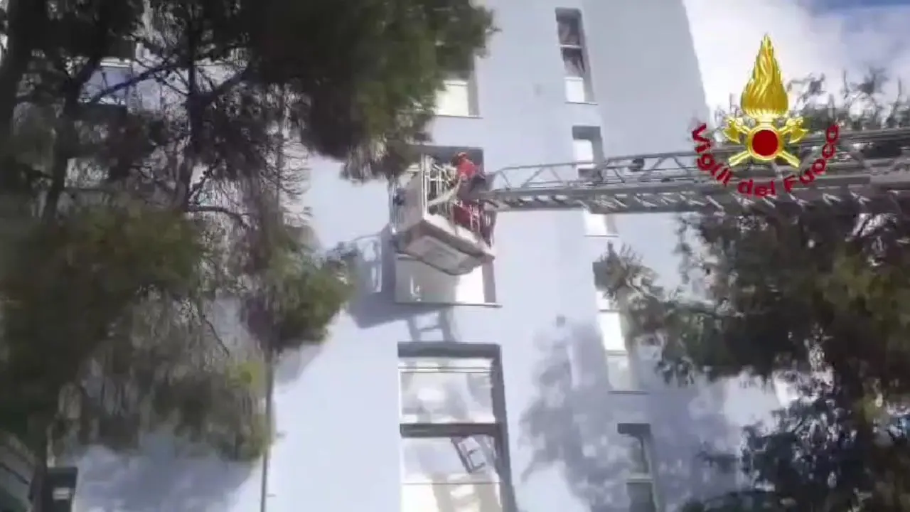 Crotone, Babbo Natale arriva dal cielo per i bambini ricoverati in pediatria