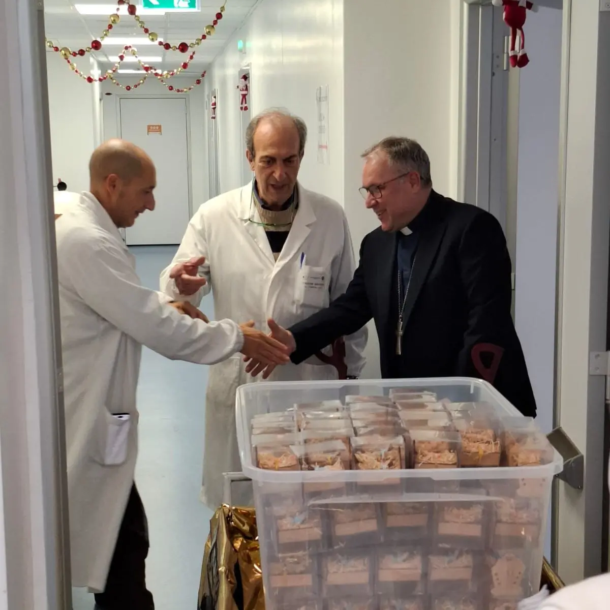 Crotone, visita del vescovo Torriani all’ospedale cittadino\n