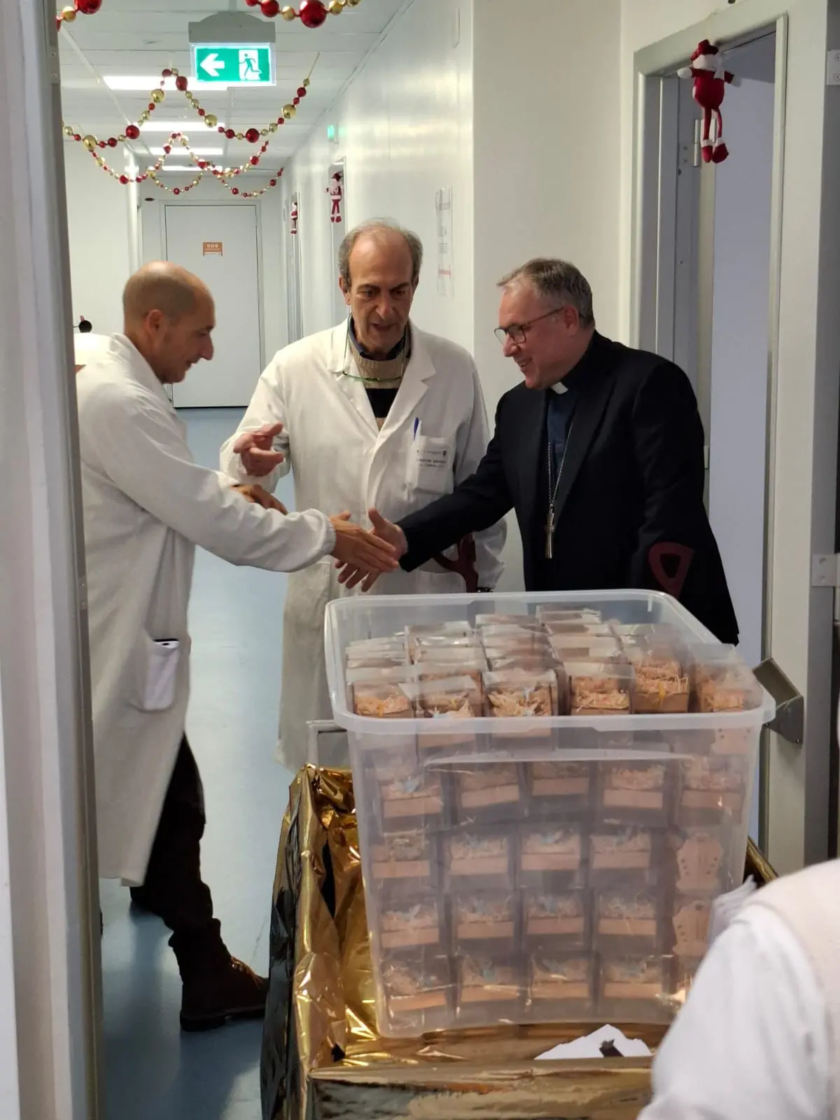 Crotone, visita del vescovo Torriani all’ospedale cittadino\n