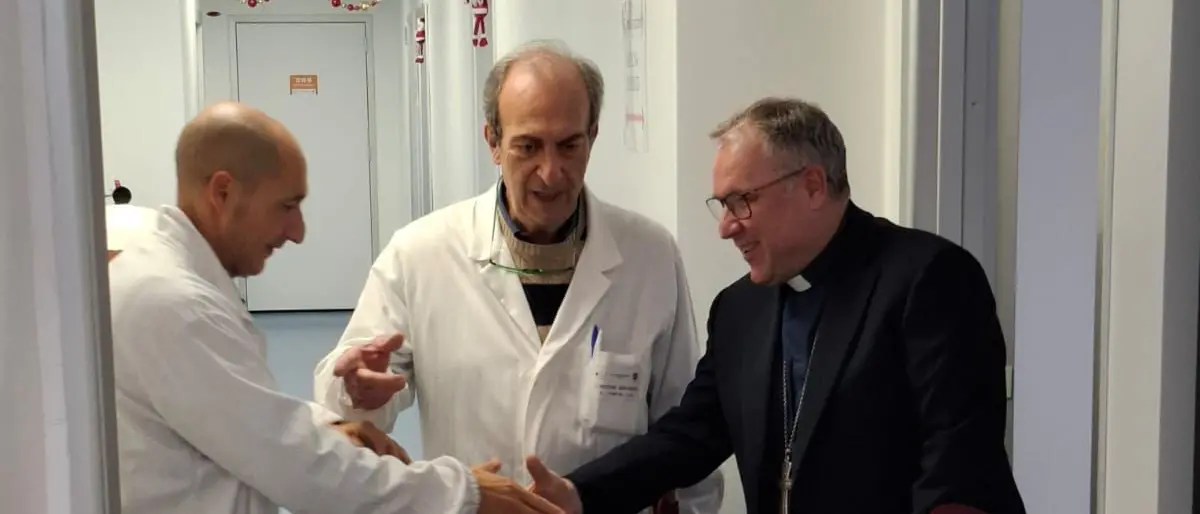 Crotone, visita del vescovo Torriani all’ospedale cittadino\n