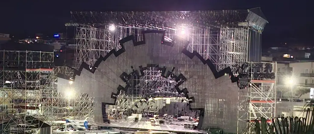 Catanzaro, tutto pronto per il Capodanno Rai: il mega palcoscenico pronto ad accogliere Liorni e i suoi ospiti\n