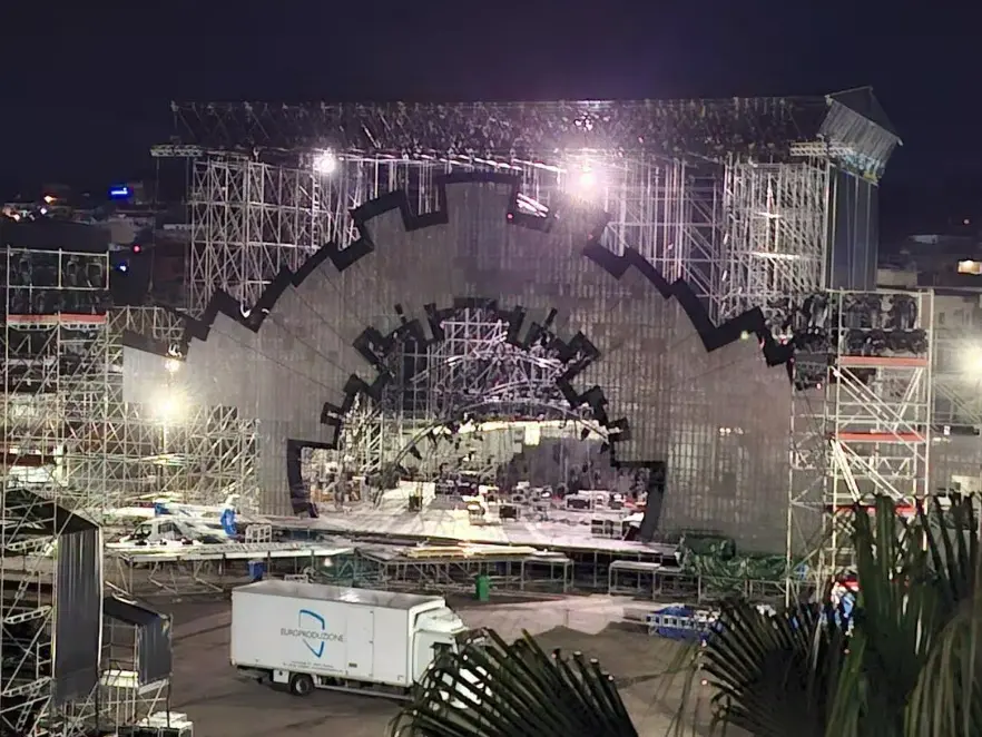 Catanzaro, tutto pronto per il Capodanno Rai: il mega palcoscenico pronto ad accogliere Liorni e i suoi ospiti