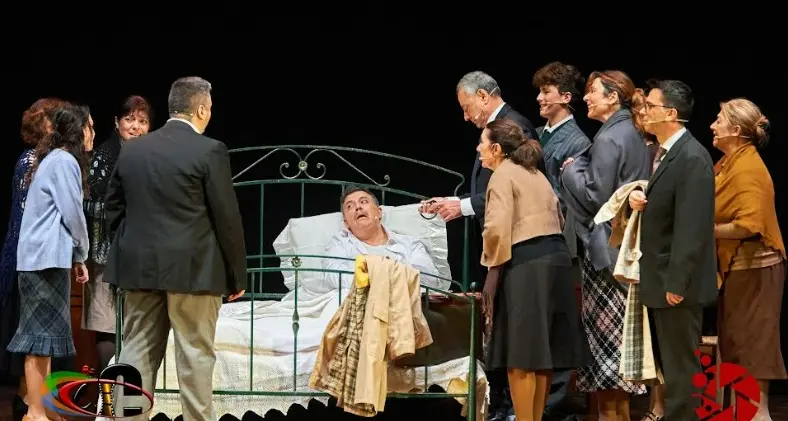 Al Comunale di Catanzaro “Natale in casa Cupiello” strappa sorrisi e festeggia i vent’anni del Teatro Incanto\n