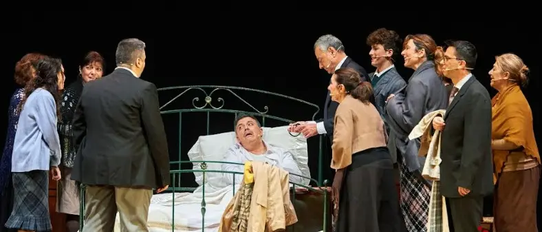 Al Comunale di Catanzaro “Natale in casa Cupiello” strappa sorrisi e festeggia i vent’anni del Teatro Incanto\n