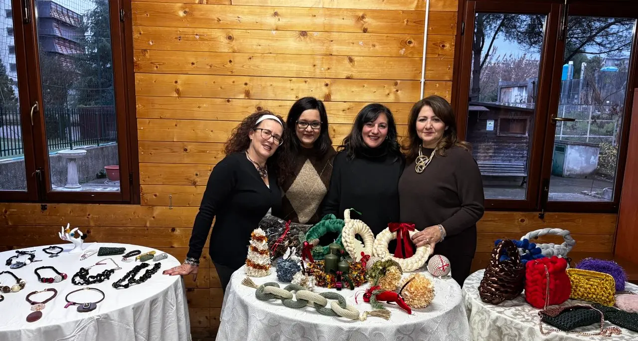 Quattro Chiacchiere, l’associazione che fa dell’artigianato relazione e antidoto allo stress:\u00A0«Qui conta il tempo che ognuno si dona»\n